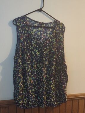 Daisy  Fuentes Sleeveless Multicolor Printed Blouse. Size 3X